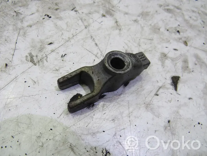 Opel Zafira A Support de pince d'injecteur de carburant 