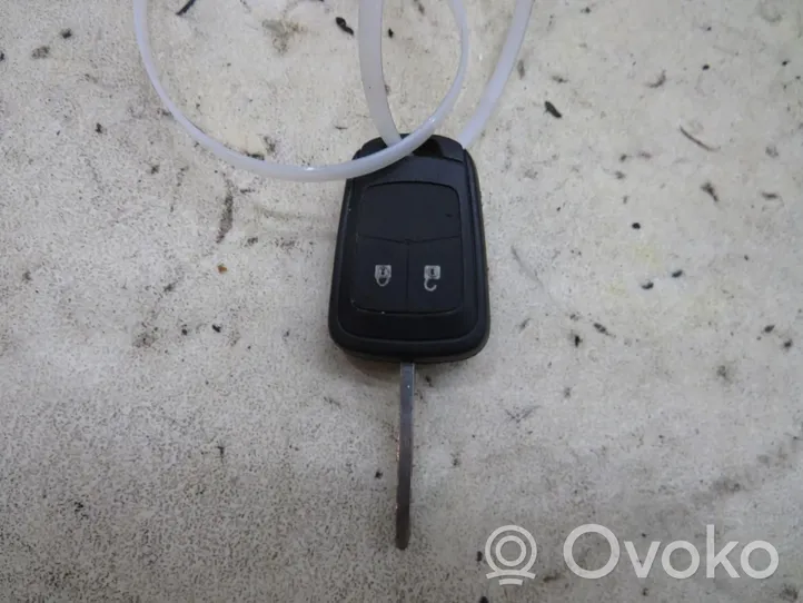 Opel Zafira C Ignition key/card 