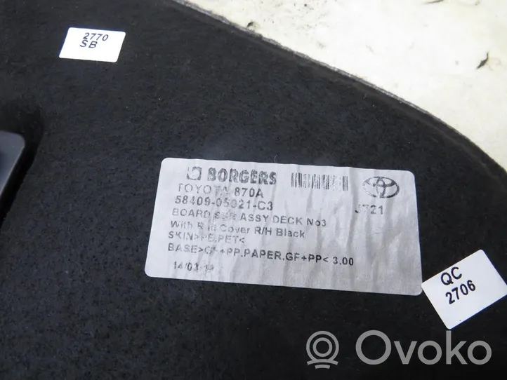 Toyota Avensis T270 Doublure de coffre arrière, tapis de sol 58409-05021