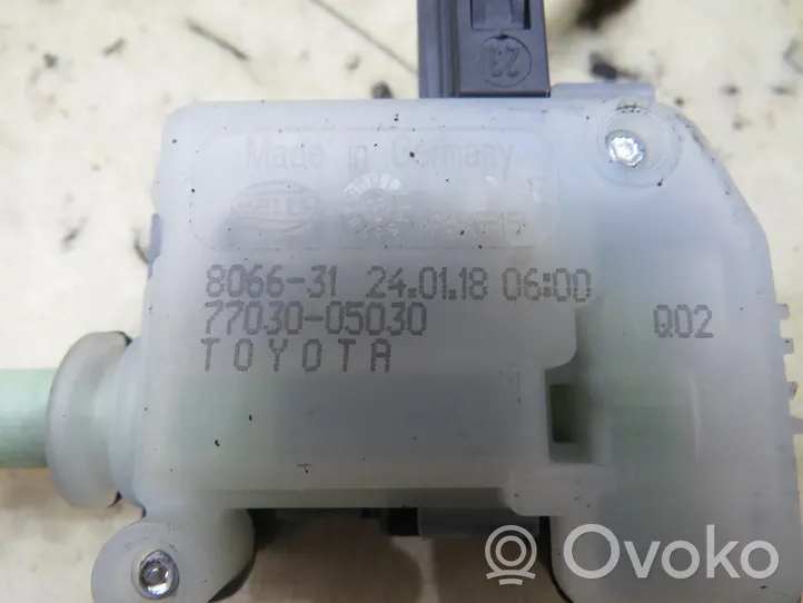 Toyota Avensis T270 Verrouillage du bouchon du réservoir de carburant 77030-05030