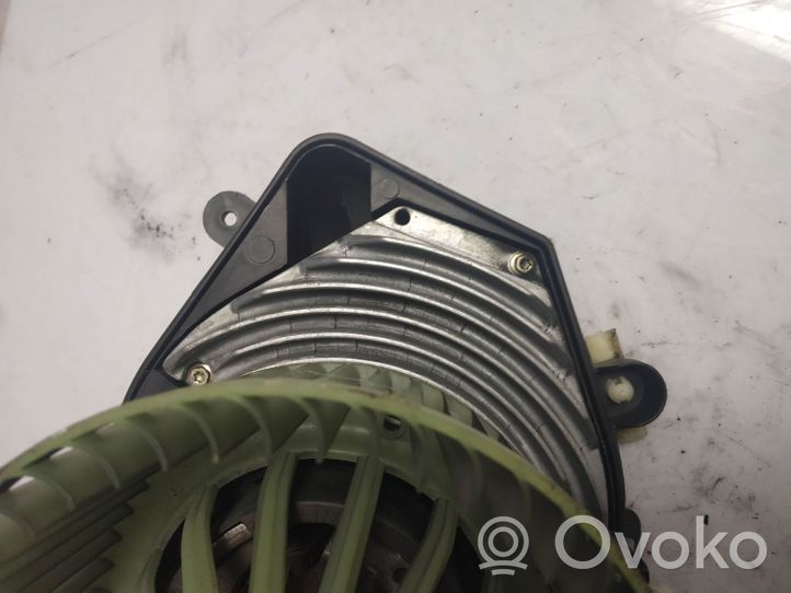 Volkswagen Golf IV Ventola riscaldamento/ventilatore abitacolo 8D1820021