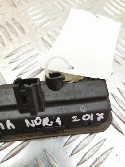 Skoda Fabia Mk3 (NJ) Atidarymo rankenėlė galinio dangčio (išorinė) 6V0827566