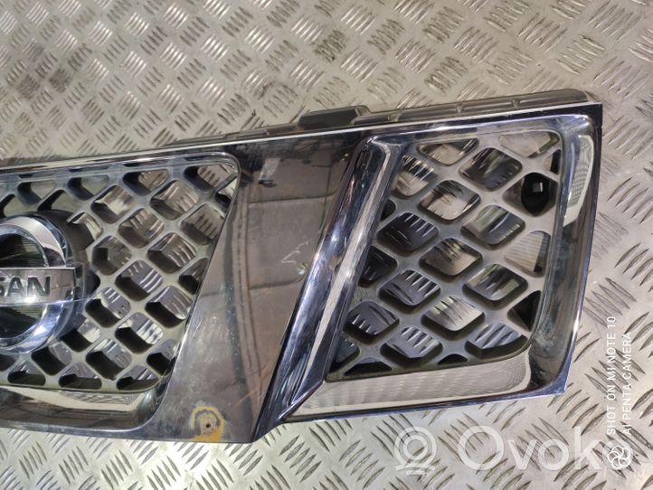 Nissan Navara D40 Grille calandre supérieure de pare-chocs avant 310EB400