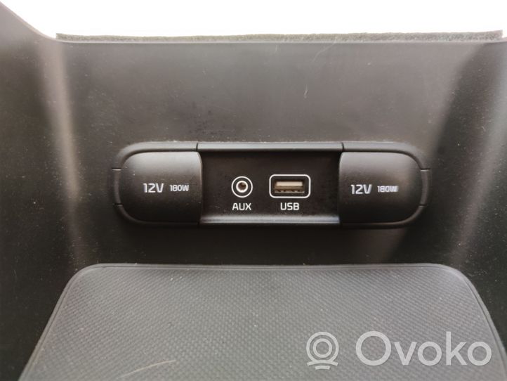 KIA Sportage Connecteur/prise USB 84681F1000