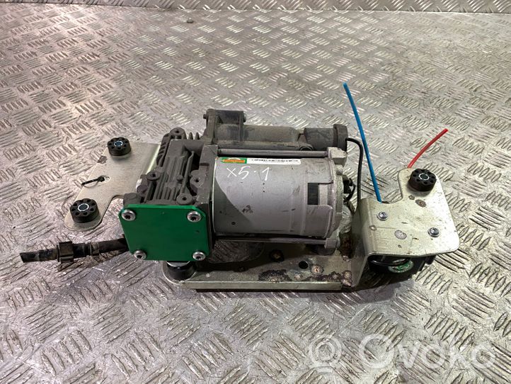 BMW X5 E70 Compresseur / pompe à suspension pneumatique P3221