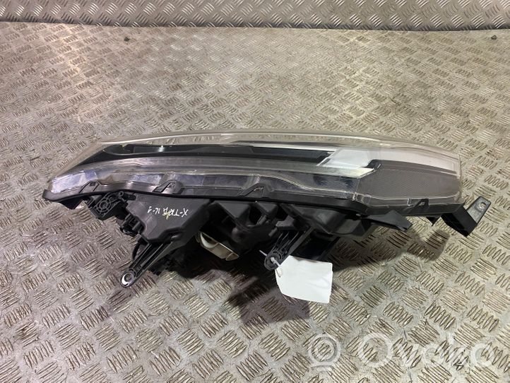 Nissan X-Trail T32 Headlight/headlamp 