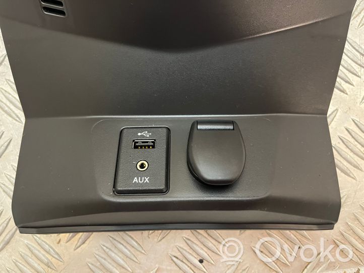 Nissan X-Trail T32 Gniazdo / Złącze USB 795405004