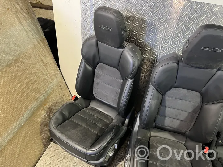 Porsche Cayenne (92A) Set sedili 