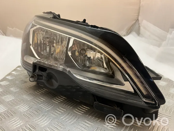 Peugeot 5008 II Lampa przednia 9810478080