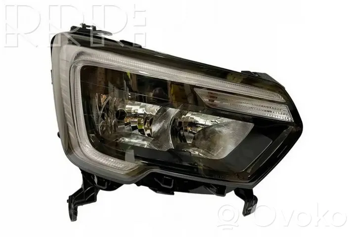 Renault Master III Headlight/headlamp 260105567R