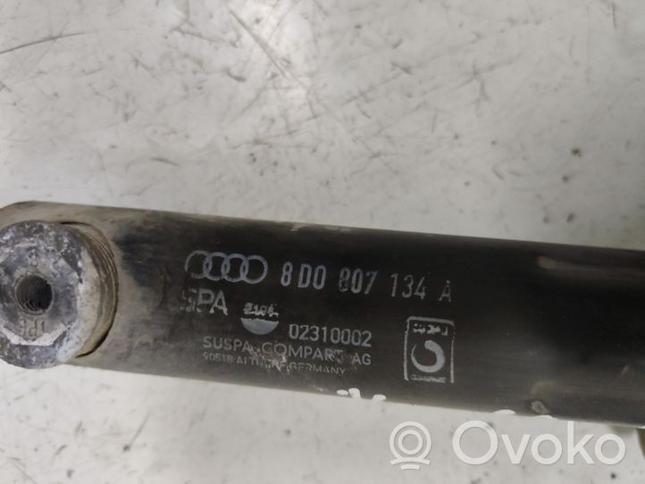 Audi A4 S4 B5 8D Etupuskurin törmäysvoiman vaimennin 8D0807134