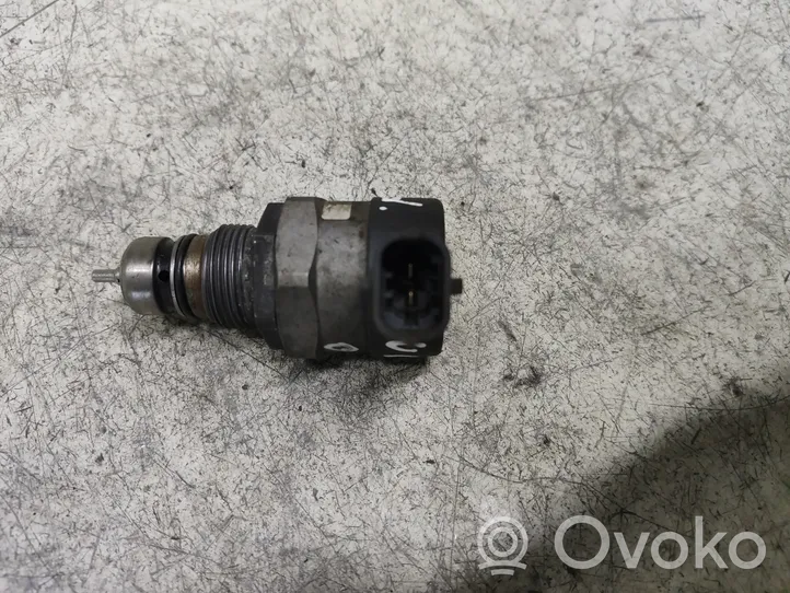 Volvo XC70 Regulator ciśnienia paliwa 0281002712
