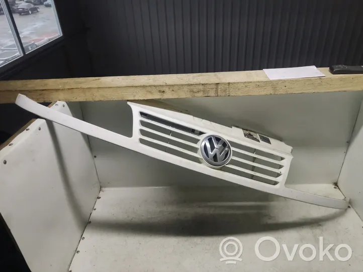Volkswagen Sharan Etupuskurin ylempi jäähdytinsäleikkö 