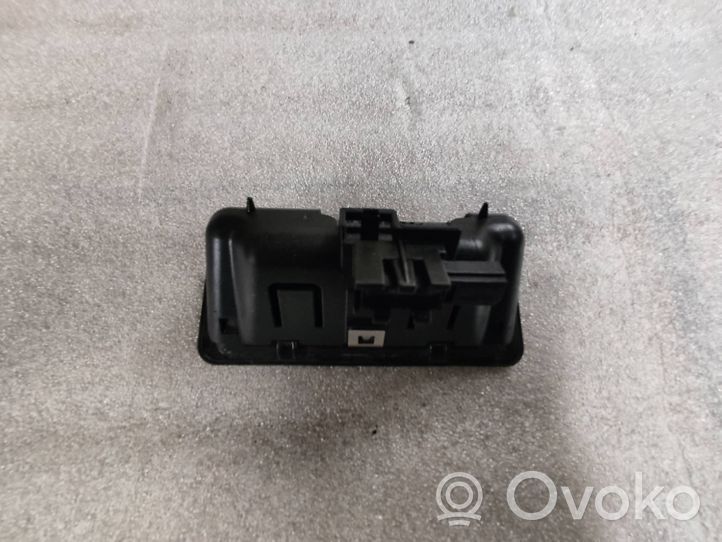 BMW 1 E81 E87 Maniglia esterna per portiera di carico 7118159