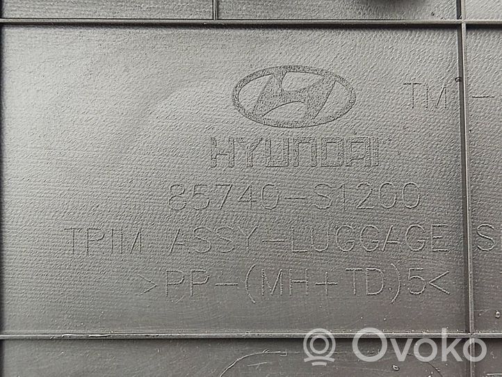 Hyundai Santa Fe Tavaratilan/takakontin alempi sivuverhoilu 85740