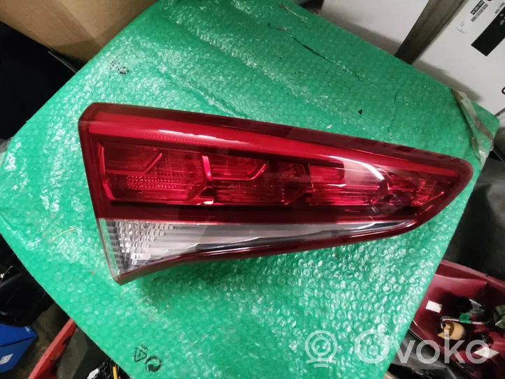 Hyundai Tucson TL Lampy tylnej klapy bagażnika 92403815