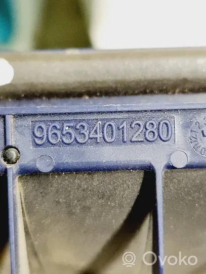 Citroen C4 II Kratka wentylacyjna pod zderzakiem tylnym 9653401280