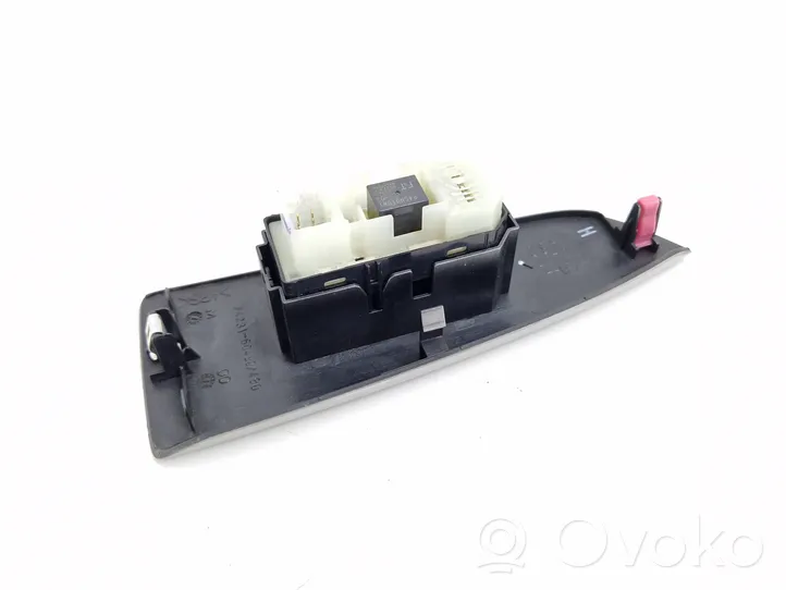 Toyota Land Cruiser (J120) Elektrinių langų jungtukas 7423160490480