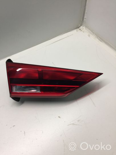 Audi Q3 F3 Lampy tylnej klapy bagażnika 83A945075