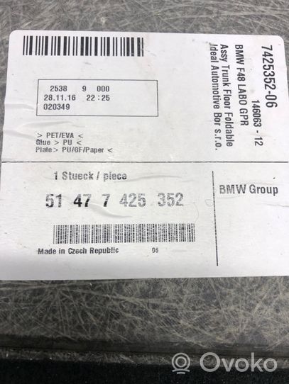 BMW X1 F48 F49 Tavaratilan kaukalon tekstiilikansi 51477425352