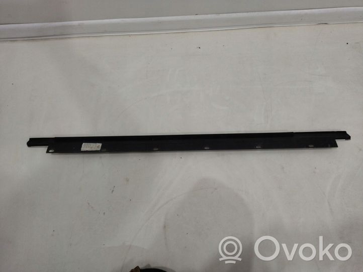 Audi A8 S8 D3 4E Moulures des vitres de la porte arrière 4E0853764B