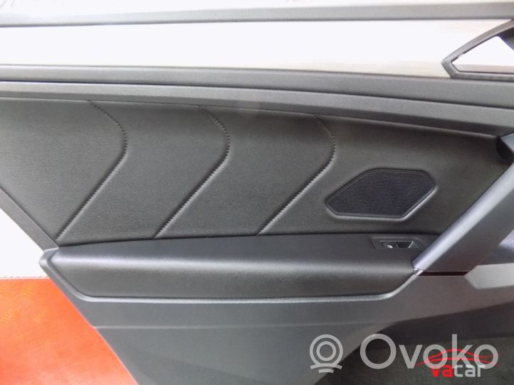 Volkswagen Tiguan Allspace Takaoven verhoilu 5NN867011G