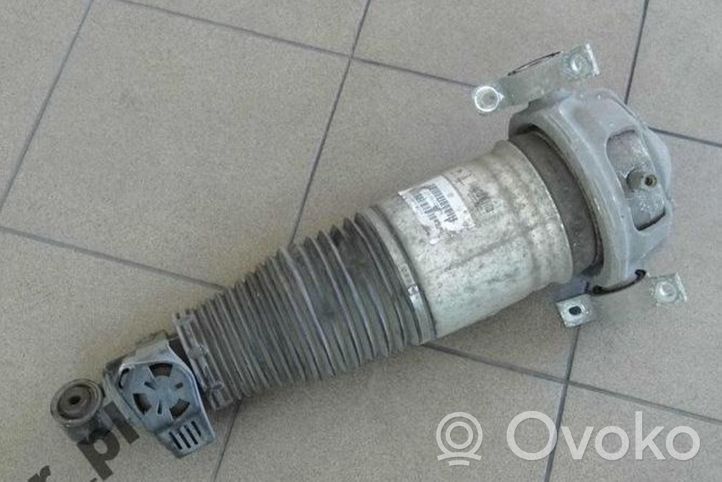 Volkswagen Touareg I Aizmugurē pneimatiska (gaisa) spilvens ar amortizatoru 7L6512022E