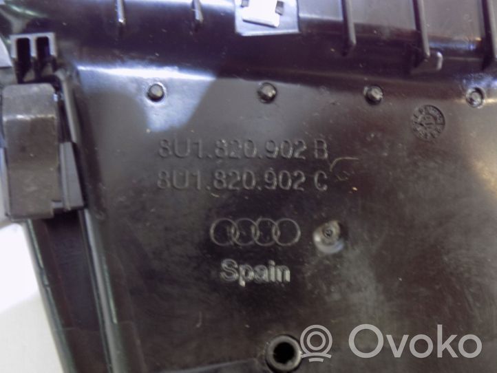 Audi Q3 8U Kojelaudan sivutuuletussuuttimen kehys 8U1820902C