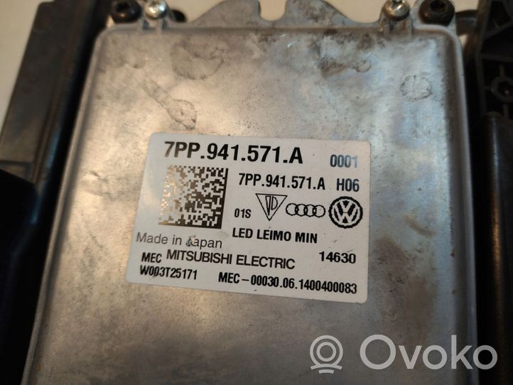 Volkswagen Touran III Lampa przednia 5TB941081