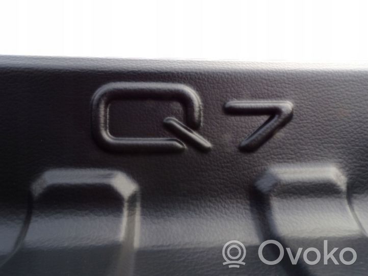 Audi Q7 4M Rubber trunk/boot mat liner 4M0061170