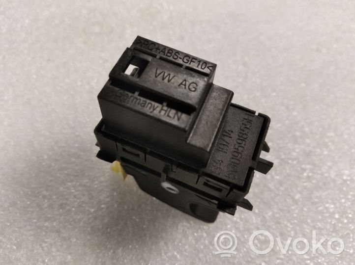 Volkswagen PASSAT B8 Przełącznik / Przycisk otwierania szyb 5G0959855H