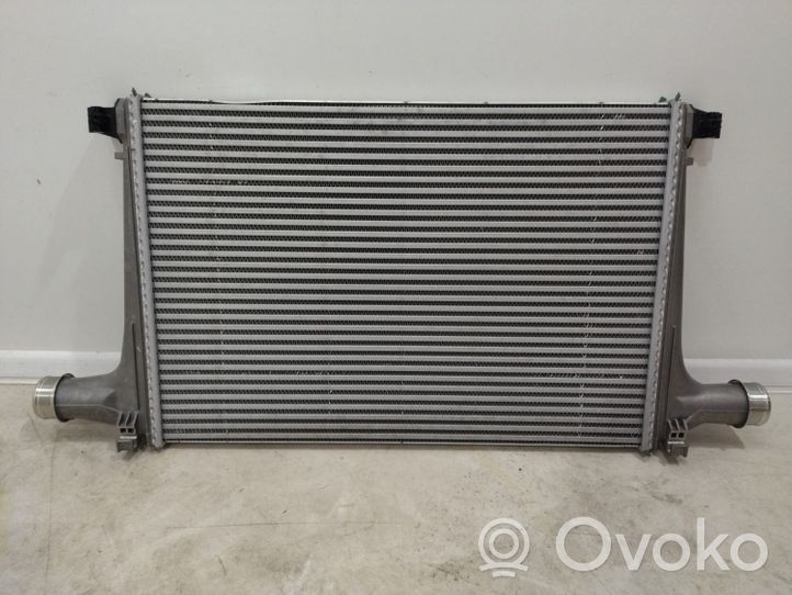 Audi Q8 Chłodnica powietrza doładowującego / Intercooler 4M0145805J