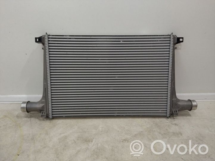 Audi Q8 Chłodnica powietrza doładowującego / Intercooler 4M0145805J