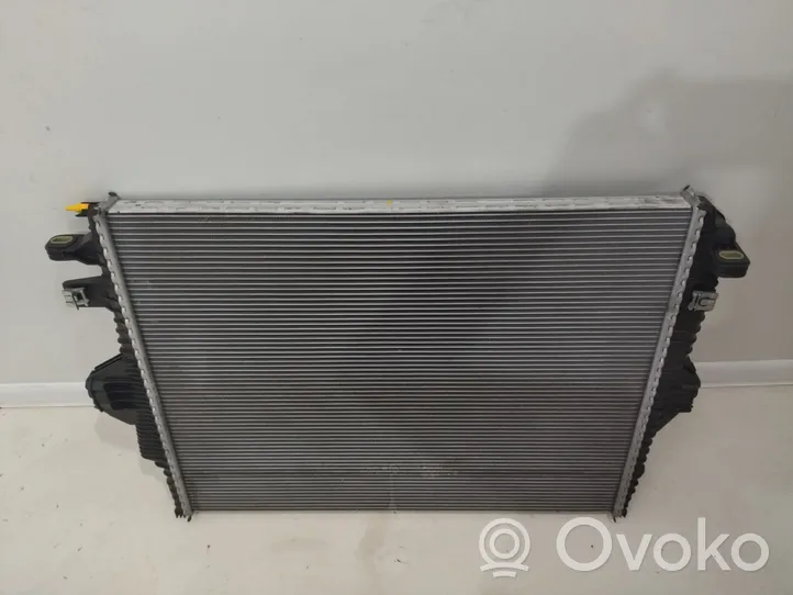 Volkswagen Touareg II Radiateur de refroidissement 7P6121253