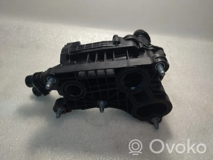 Volkswagen PASSAT B8 Termostat / Obudowa termostatu 05L121111Q