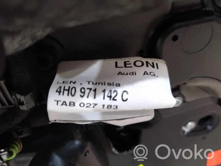 Audi A8 S8 D4 4H Kupejas aizmugures sānu apdares panelis 4H0868067