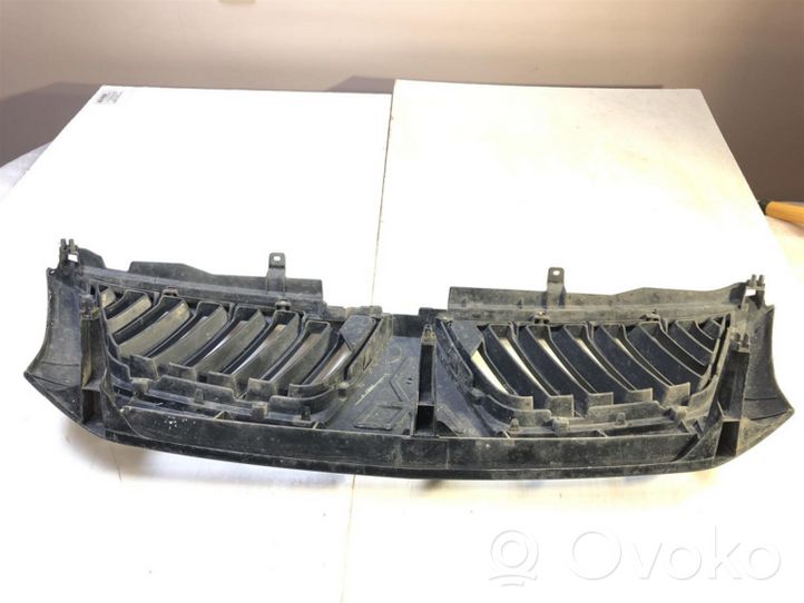 Mitsubishi L200 Front bumper upper radiator grill 7450A065