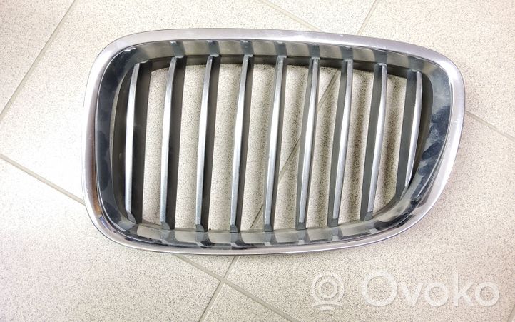 BMW 5 GT F07 Grille calandre supérieure de pare-chocs avant 51137200169