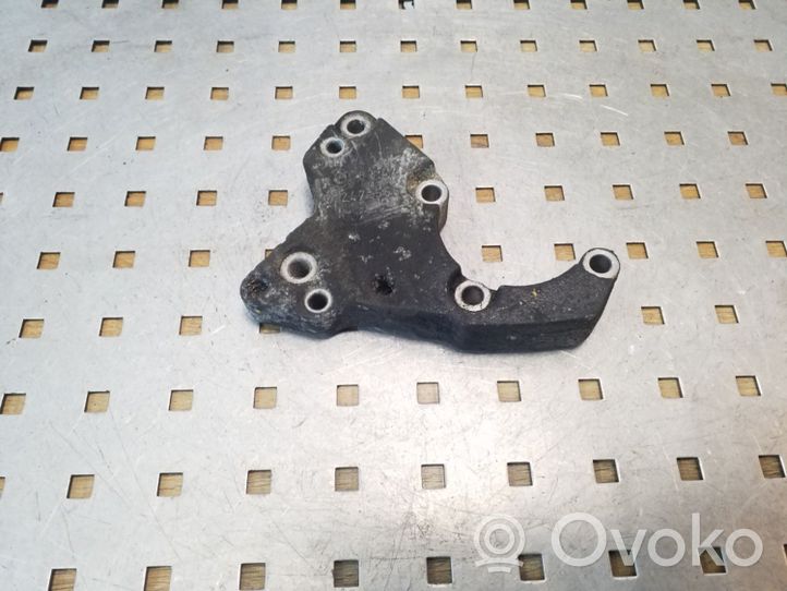 BMW 5 E39 Power steering pump mounting bracket 2247556