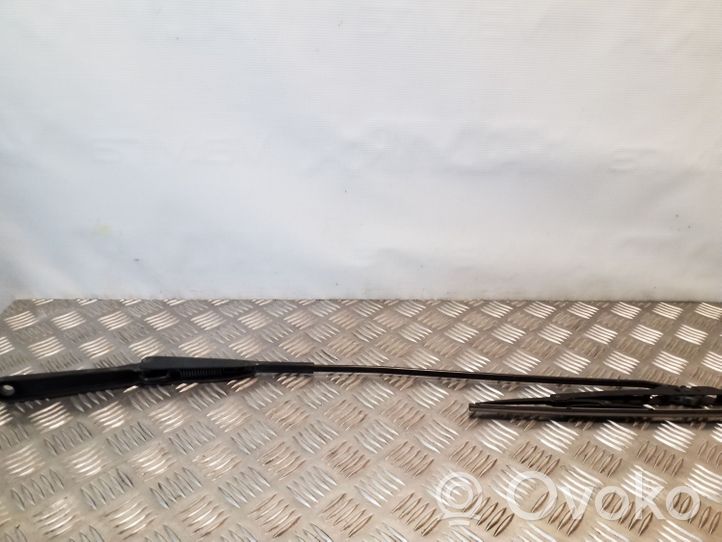 Opel Vivaro Front wiper blade arm 8200696499