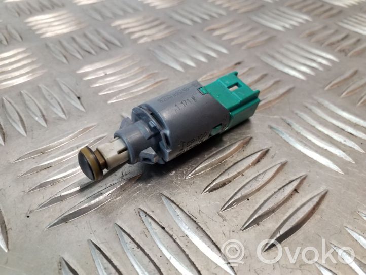 Opel Vivaro Brake pedal sensor switch 8200168240
