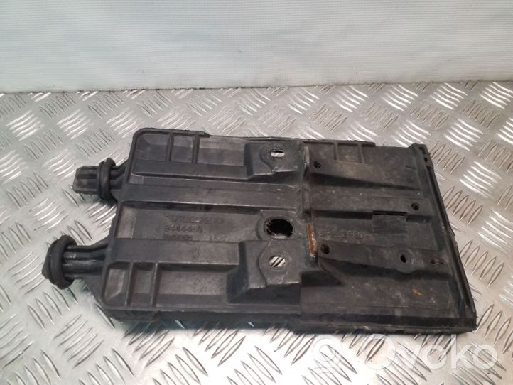 Volvo S70  V70  V70 XC Boîte de batterie 9444453