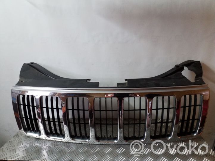 Jeep Grand Cherokee (WK) Grille calandre supérieure de pare-chocs avant 55156814AE