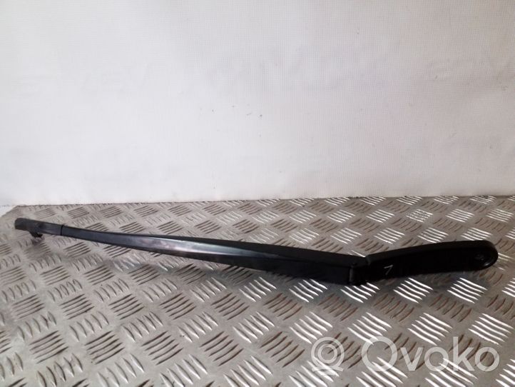 BMW 5 F10 F11 Brazo del limpiaparabrisas delantero 7203157