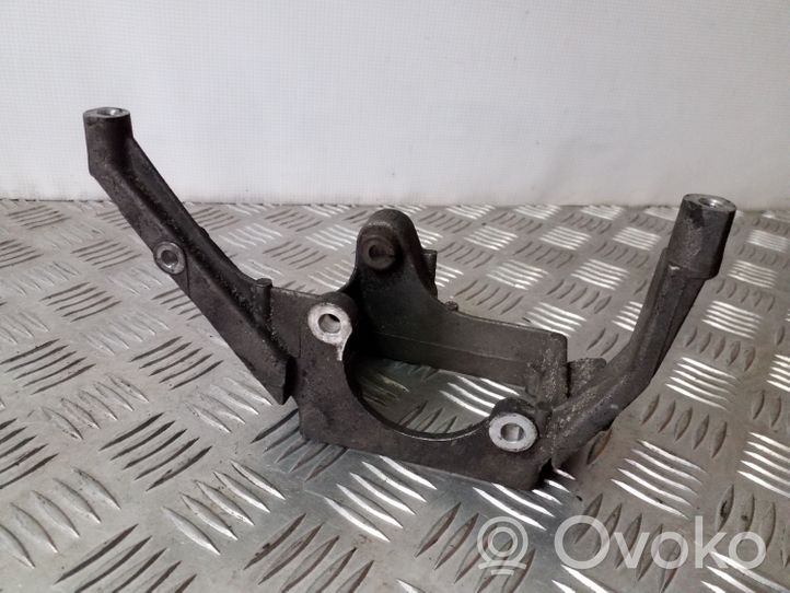 Audi A4 S4 B5 8D Supporto di montaggio della pompa del servosterzo 