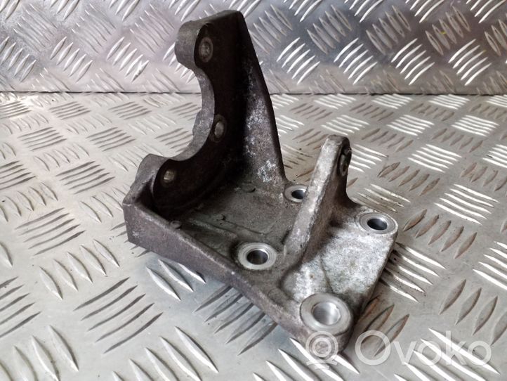 Infiniti FX Power steering pump mounting bracket 