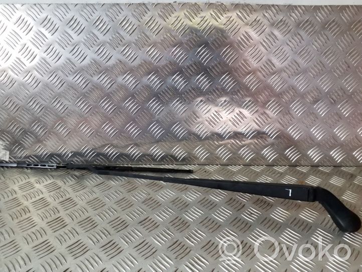 Chrysler Voyager Front wiper blade arm 04717365B