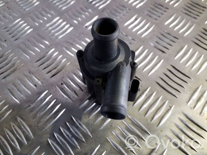 Audi A6 C7 Pompe à eau de liquide de refroidissement 059121012A