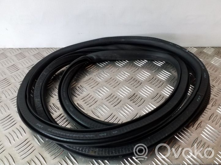 Opel Astra J Front door rubber seal 13259929