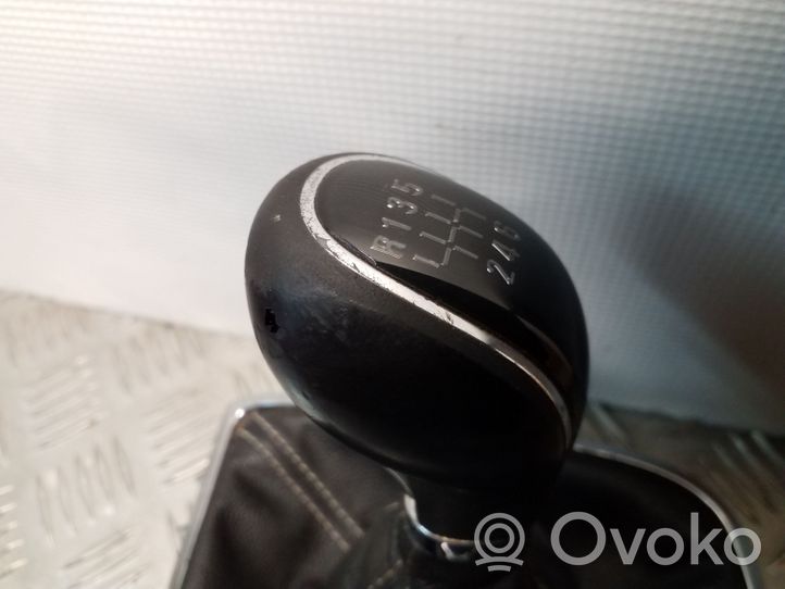 Opel Astra J Rivestimento in pelle/manopola della leva del cambio 